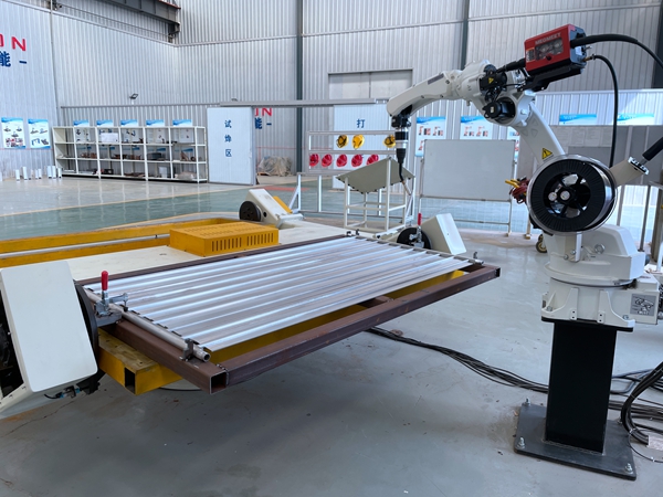 工業(yè)機(jī)器人焊接生產(chǎn)線的組成部分是什么 工業(yè)機(jī)器人