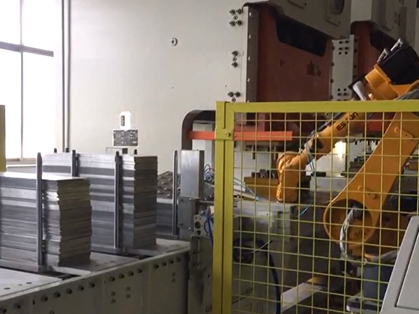 沖壓連線機器人工作原理是什么? 沖壓連線機器人