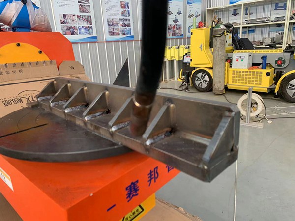 雙座式焊接變位機(jī)展示 雙座式焊接變位機(jī)的優(yōu)勢