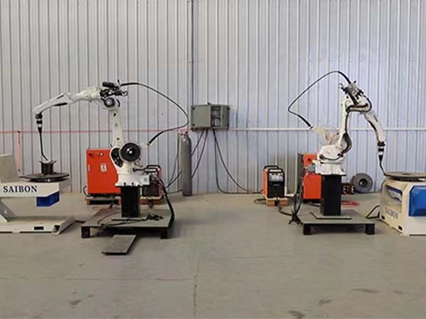 選擇自動(dòng)焊接機(jī)器人廠家要注意什么？