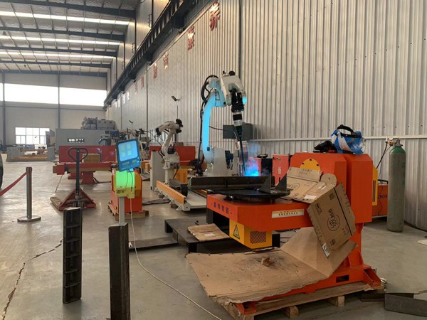 大型鈑金件自動(dòng)焊接設(shè)備的工作原理 自動(dòng)焊接設(shè)備圖片