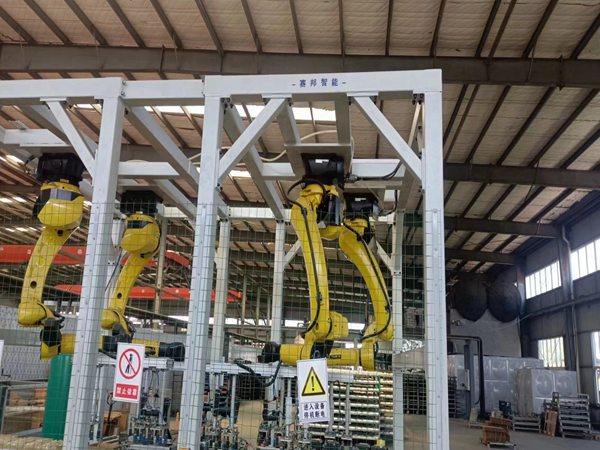 碼垛機器人廠家排名 青島賽邦的碼垛機器人展示