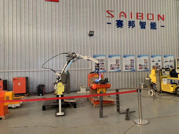 青島賽邦生產(chǎn)的焊接機器人展示 焊接機器人廠家:焊接機器人操作注意事項