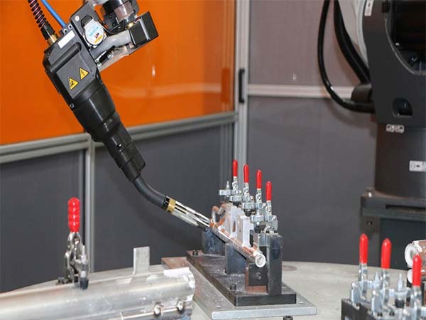 自動(dòng)焊接設(shè)備實(shí)現(xiàn)自動(dòng)送絲過(guò)程