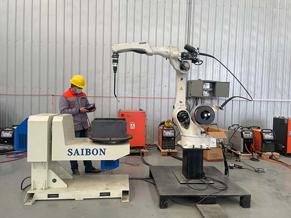 自動焊接設備先焊短焊縫，后焊長直焊縫