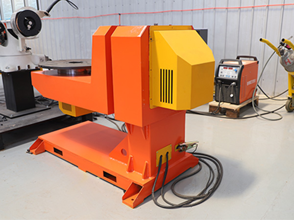 檢查焊接變位機(jī)的減速機(jī) 檢查焊接變位機(jī)的減速機(jī)