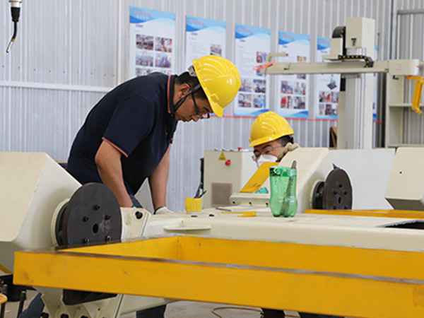 焊接變位機(jī)在工作前檢查線路問題 焊接變位機(jī)在工作前檢查線路問題