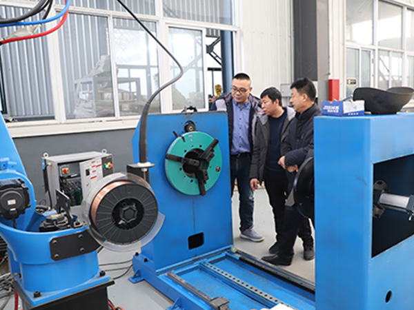 自動(dòng)焊接設(shè)備幫助提高焊接效率