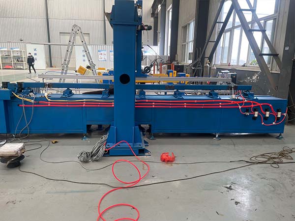 焊接變位機回轉(zhuǎn)平穩(wěn)性高 焊接變位機回轉(zhuǎn)平穩(wěn)性高