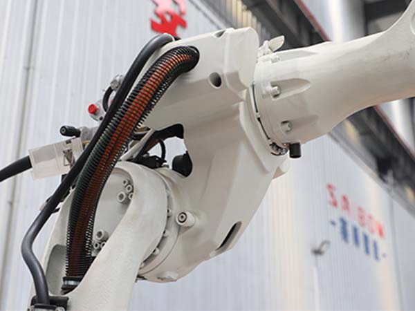 雙絲焊接機(jī)器人在操作中常見(jiàn)的問(wèn)題及解決措施 雙絲焊接機(jī)器人在操作中常見(jiàn)的問(wèn)題及解決措施