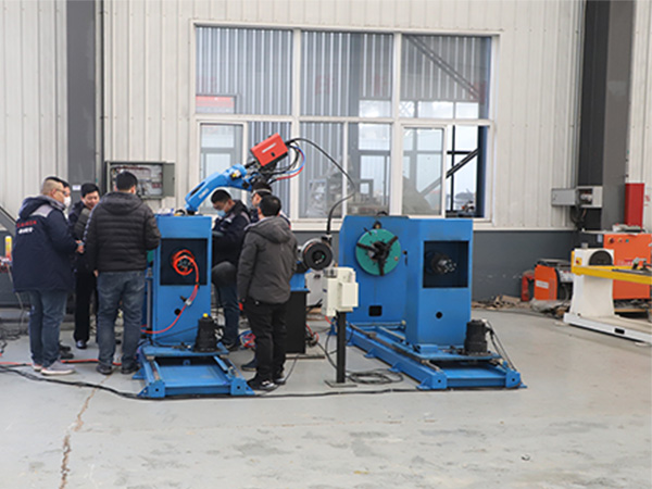 根據(jù)技術(shù)參數(shù)選擇工業(yè)焊接機器人 根據(jù)技術(shù)參數(shù)選擇工業(yè)焊接機器人