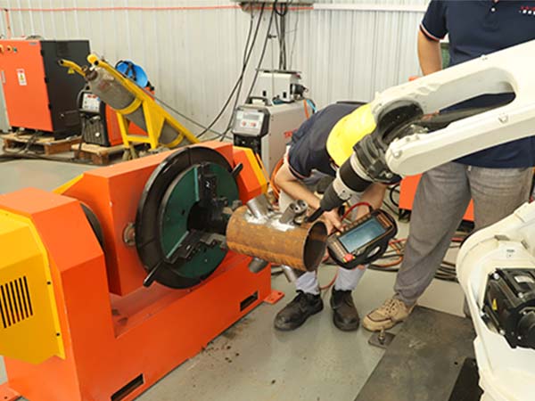 焊接機(jī)器人工裝夾具和普通夾具的區(qū)別 焊接機(jī)器人工裝夾具和普通夾具的區(qū)別