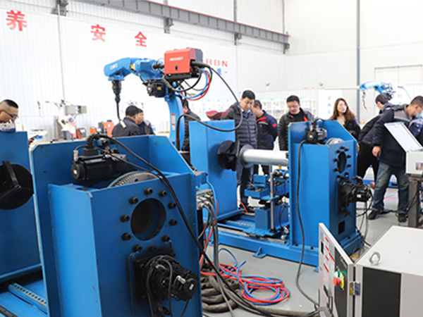 工業(yè)焊接機器人和人工焊接生產(chǎn)成本的區(qū)別 工業(yè)焊接機器人和人工焊接生產(chǎn)成本的區(qū)別