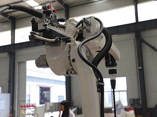 工業(yè)焊接機器人介紹 工業(yè)焊接機器人介紹