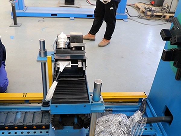 焊接變位機(jī)可適應(yīng)不同規(guī)格的焊件 焊接變位機(jī)可適應(yīng)不同規(guī)格的焊件