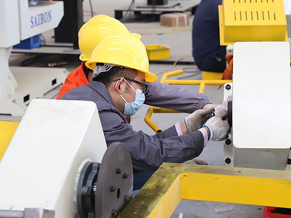 焊接變位機在工程機械行業(yè)的應(yīng)用 焊接變位機在工程機械行業(yè)的應(yīng)用