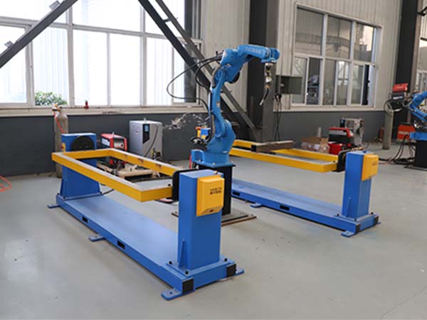 工業(yè)機械臂進(jìn)行焊接工作