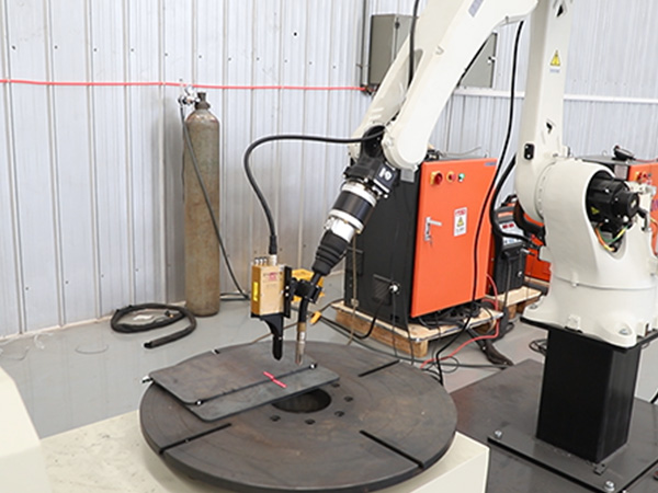 焊接機(jī)器人自動(dòng)焊縫跟蹤技術(shù)的優(yōu)勢(shì) 焊接機(jī)器人自動(dòng)焊縫跟蹤技術(shù)的優(yōu)勢(shì)