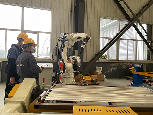 全自動(dòng)焊接機(jī)器人的自動(dòng)焊接過程 全自動(dòng)焊接機(jī)器人的自動(dòng)焊接過程