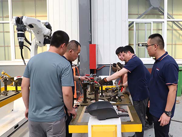 TIG焊接機(jī)器人的特點(diǎn) TIG焊接機(jī)器人的特點(diǎn)