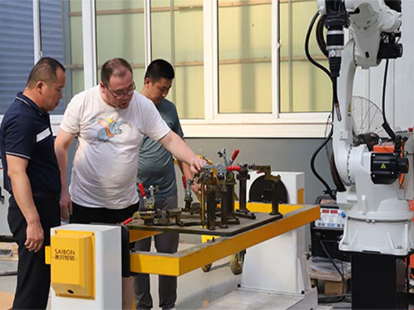 工業(yè)焊接機(jī)器人廠家的售后 工業(yè)焊接機(jī)器人廠家的售后