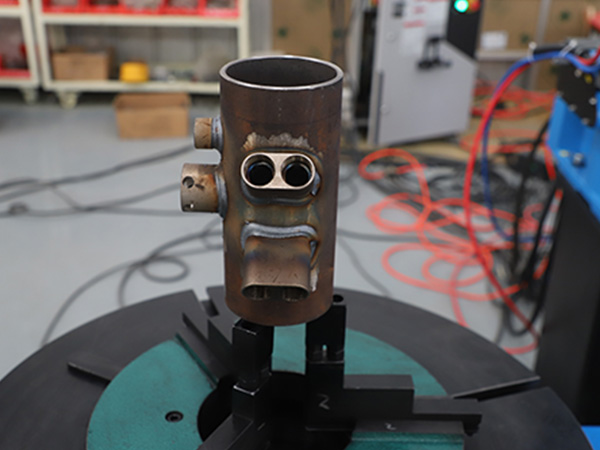 激光焊接機(jī)器人和氬弧焊機(jī)器人焊接工件的適應(yīng)性不同 激光焊接機(jī)器人和氬弧焊機(jī)器人焊接工件的適應(yīng)性不同